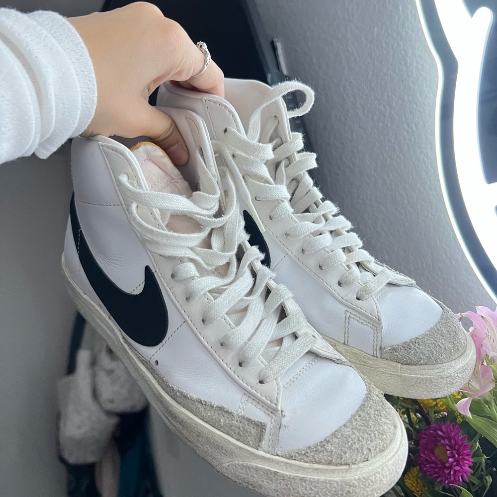 Nike Women's Blazer Mid 77 shoes High-Top Sneakers